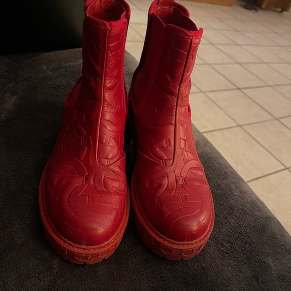 Salvatore Ferragamo pull on boots - Picture 2 of 7